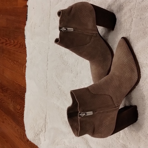 Vince Camuto Cream and Brown Ankle Boots Size NWT - Picture 7 of 9